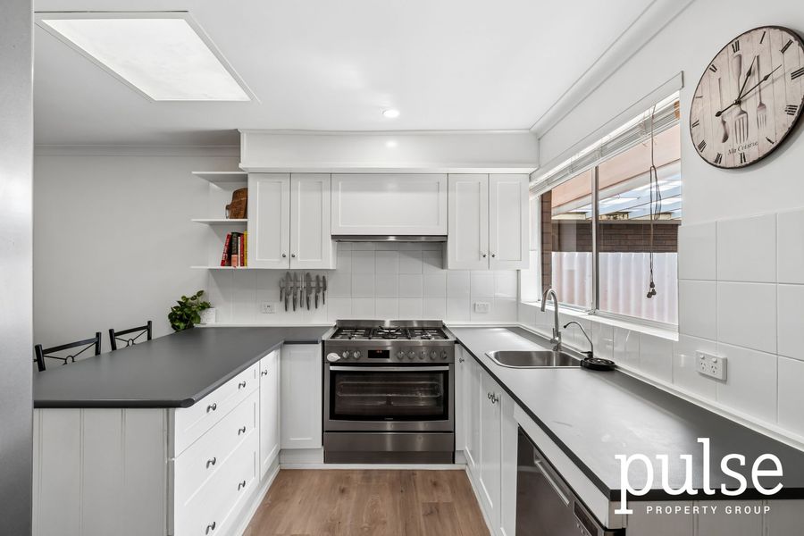 8 Abrolhos Close