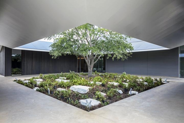 Menil Drawing Institute, West Courtyard