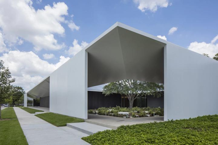 Menil Drawing Institute, South Elevation Angle