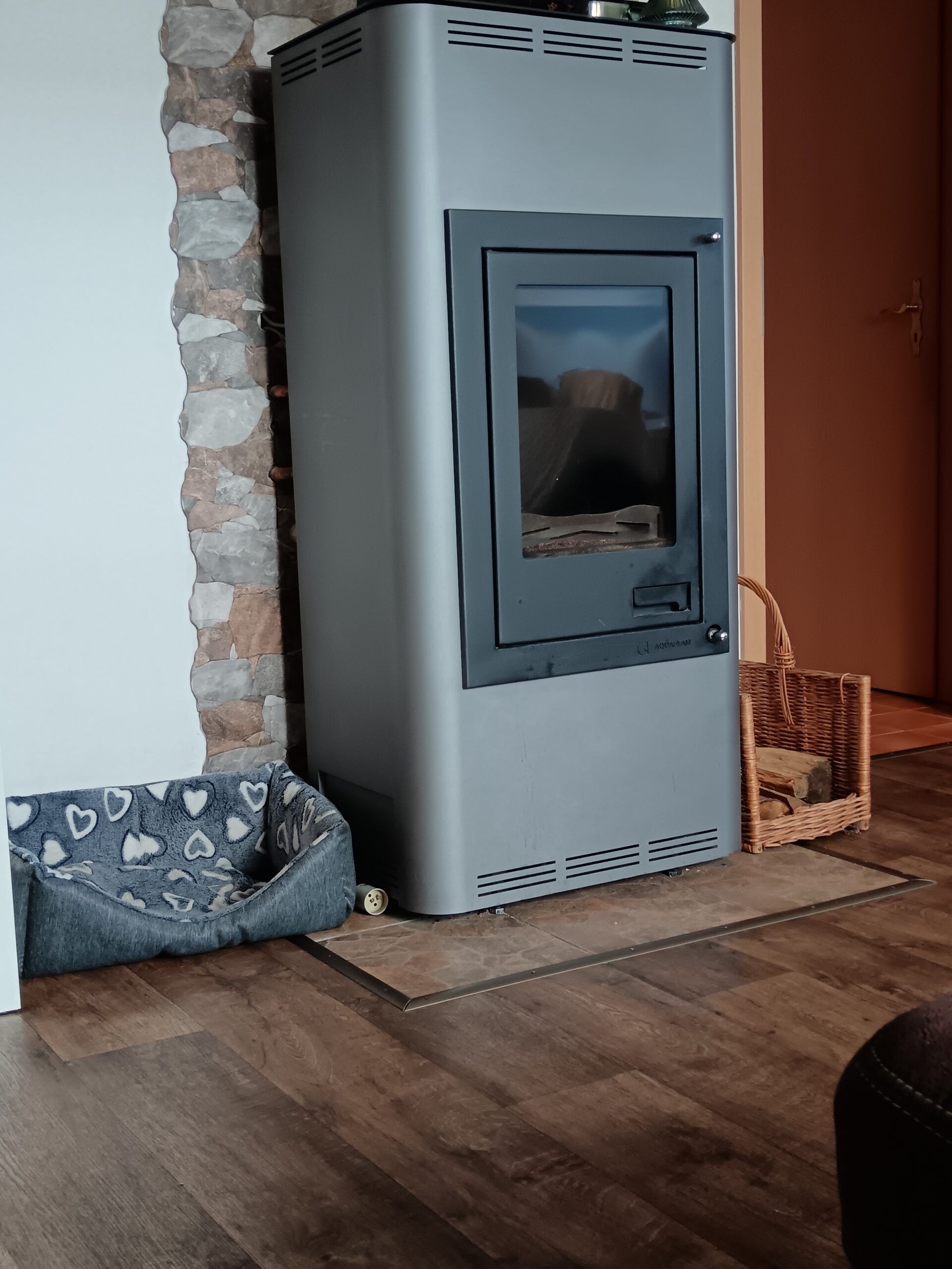 Recenze kamen s výměníkem AQUAFLAM 12