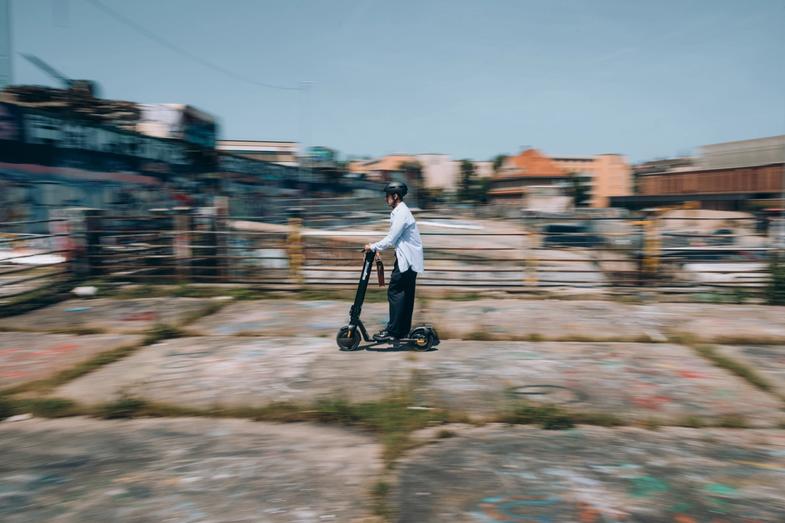 Augment alturo riding on concrete