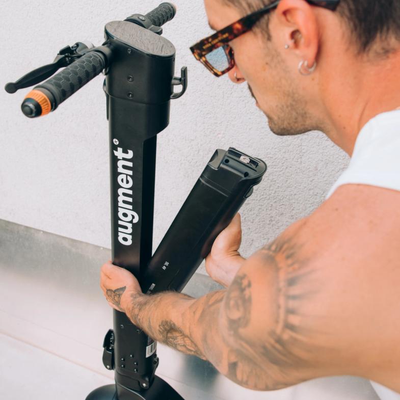 Augment Alturo mit schnell herausnehmbarem Akku.