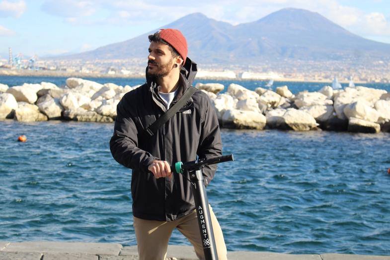 Augmenteco augmentes210lr napoli naples acqua marmediterraneo suditalia italy southitaly neapolu partenope partenopea napoletano vittoriosomma model modelling model golfodinapoli gulfofnaples golfo gulf es210 es210lr italia guidaremonopattinonapoli migliorimonopattini miglioremonopattino