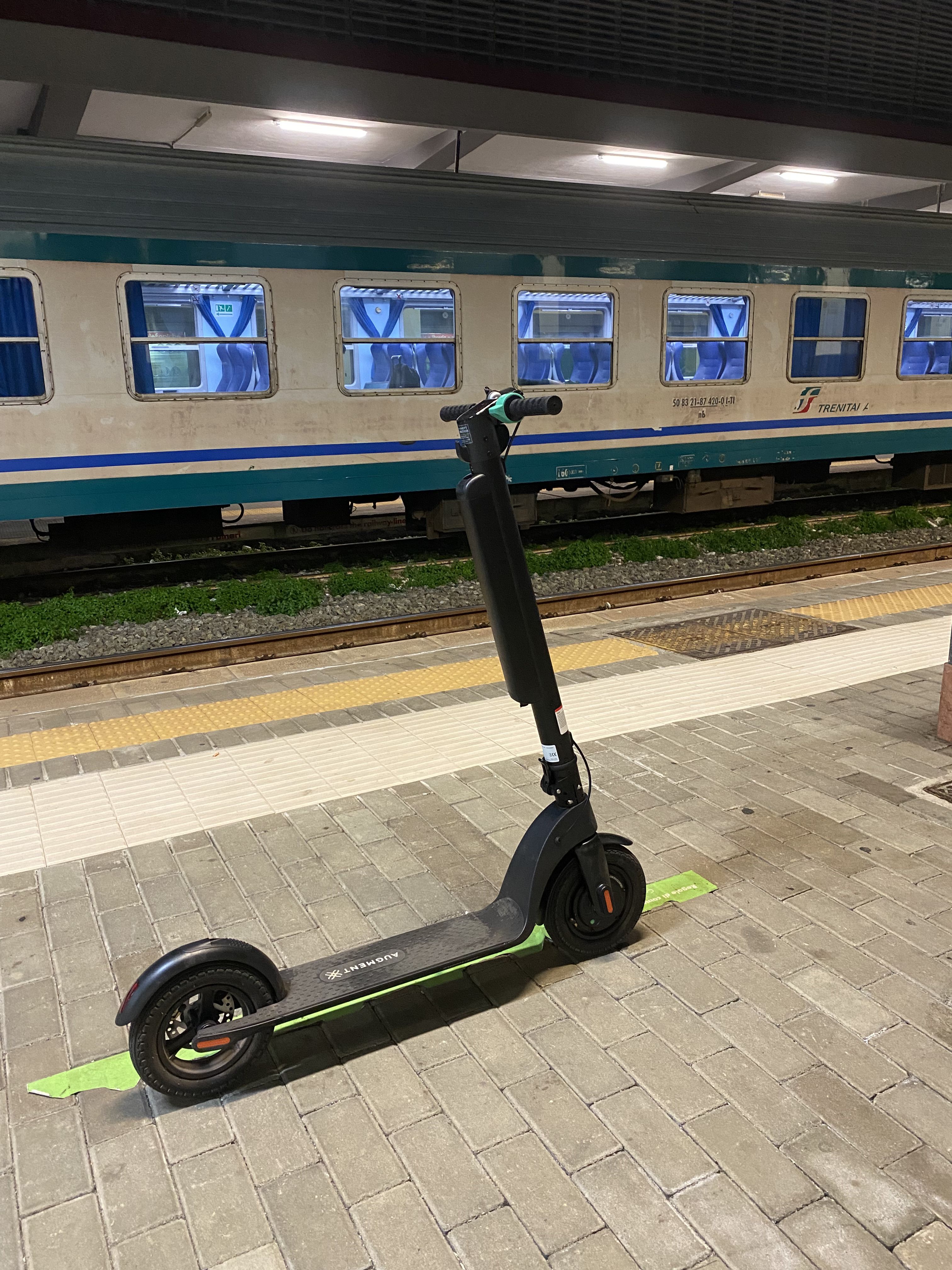 Il monopattino Augment e' leggero e pieghevole lo puoi portare in treno, in metro' e in autobus