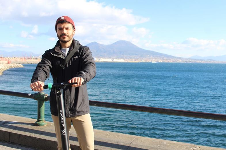 augmentes210 augmentlr augmentes210lr naples water boy italia italian italianboy italianmen gulfofnapales south italy southitaly vesuvio mountvesuvio mediterraneo marmediterraneo Mediterraneansea throttle speed velocità 25kmh nuovomonopattino2022 monopattino2022 DDL DDLinfrastrutture