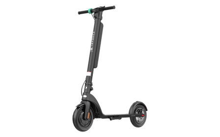 Vinklet frontalbillede af en Augment e-scooter med gennemsigtig baggrund