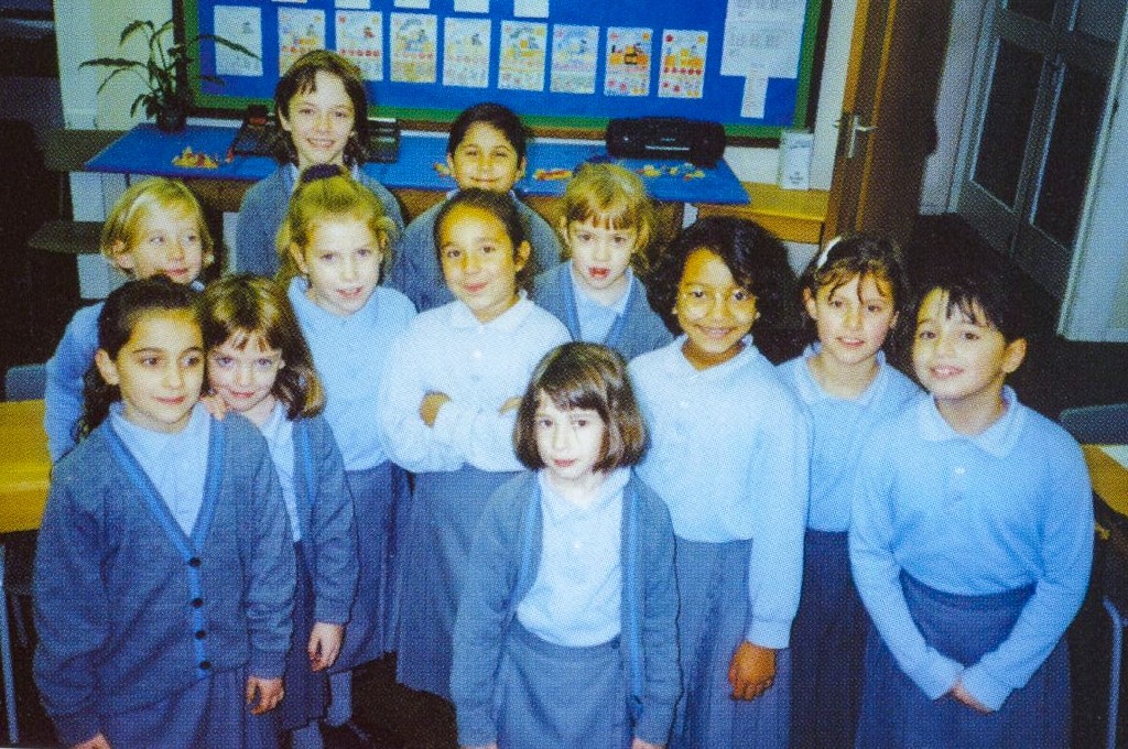 First Year 3 female pupils welcomed in 1994 in Belmont 