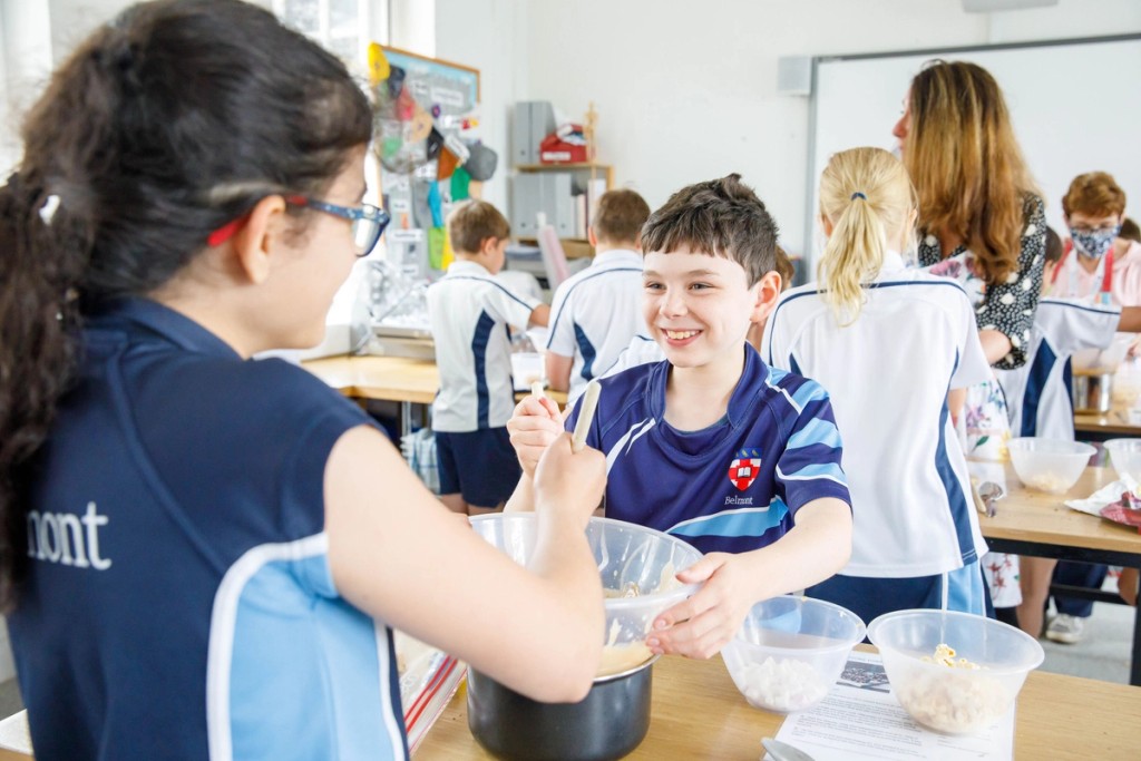 Young pupils making food 