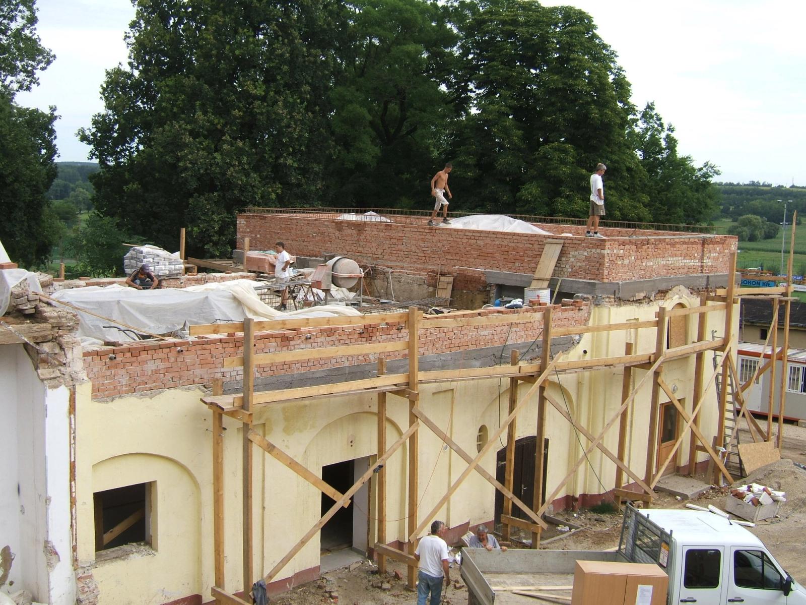 Académie de football — construction de la cour et nouvelle toiture de l'internat - 8
