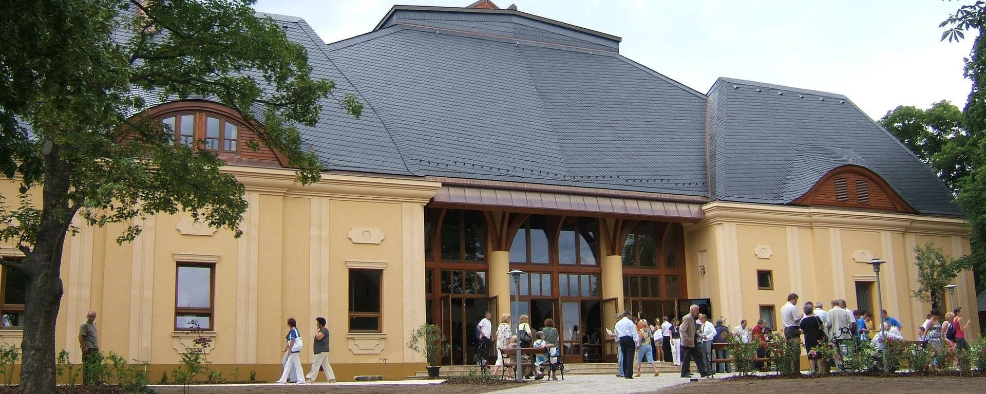 Académie de football — construction de la cour et nouvelle toiture de l'internat