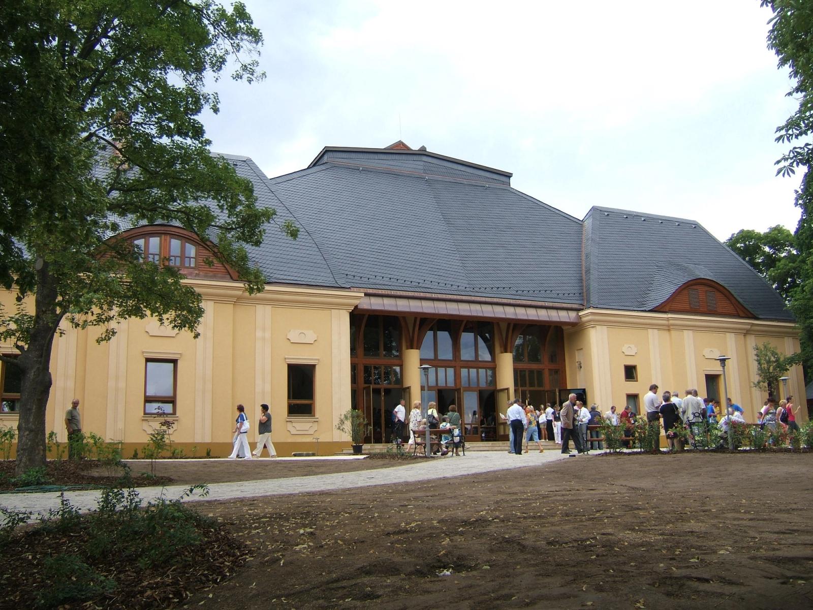 Académie de football — construction de la cour et nouvelle toiture de l'internat - 2