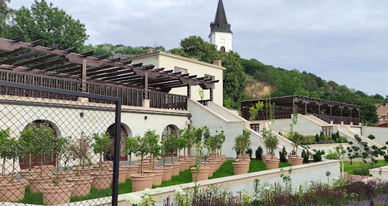 Constructions de jardin d'un bâtiment d'accueil à Tokaj - 1