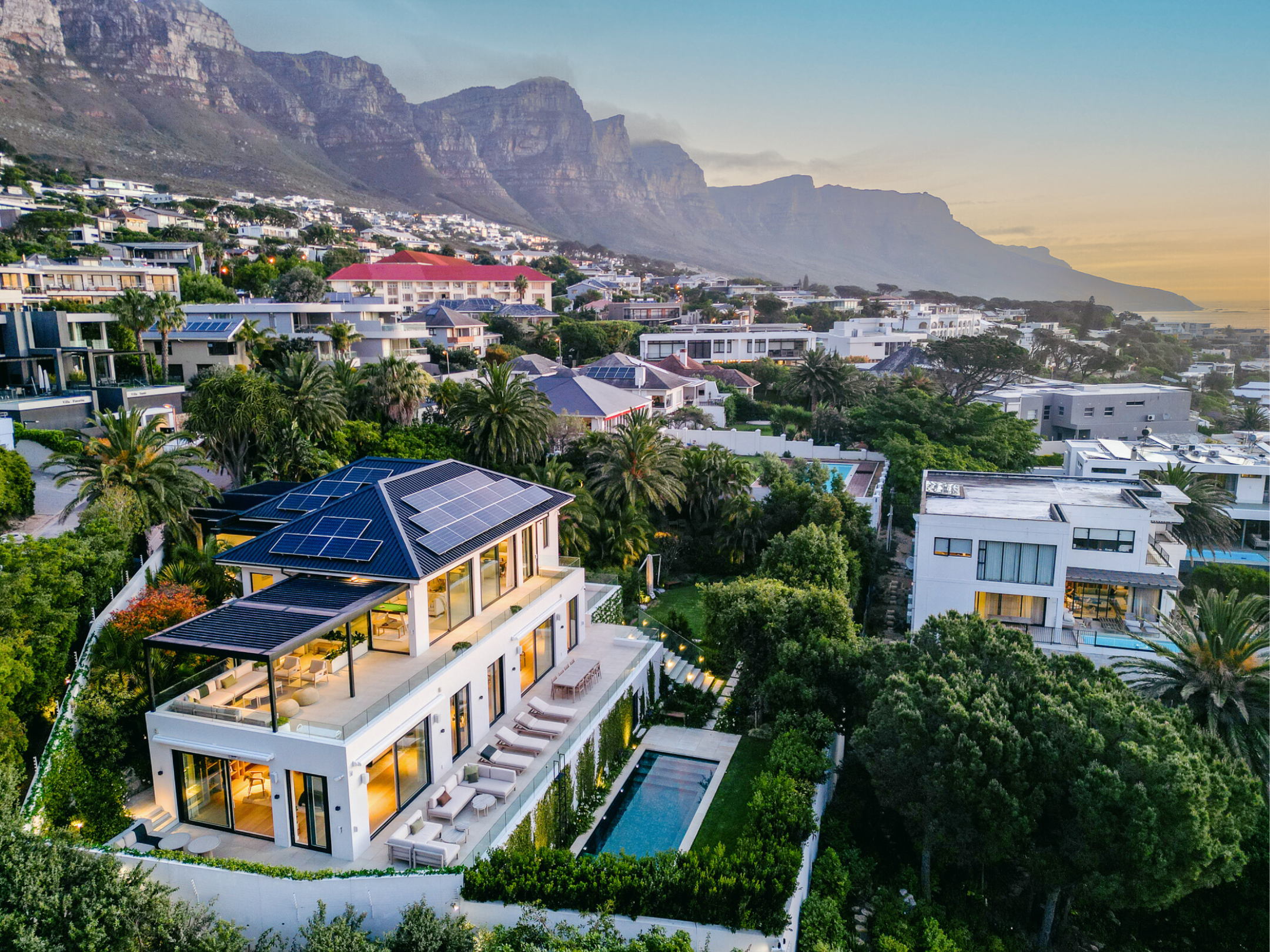 5 Bedroom House For Sale in Camps Bay