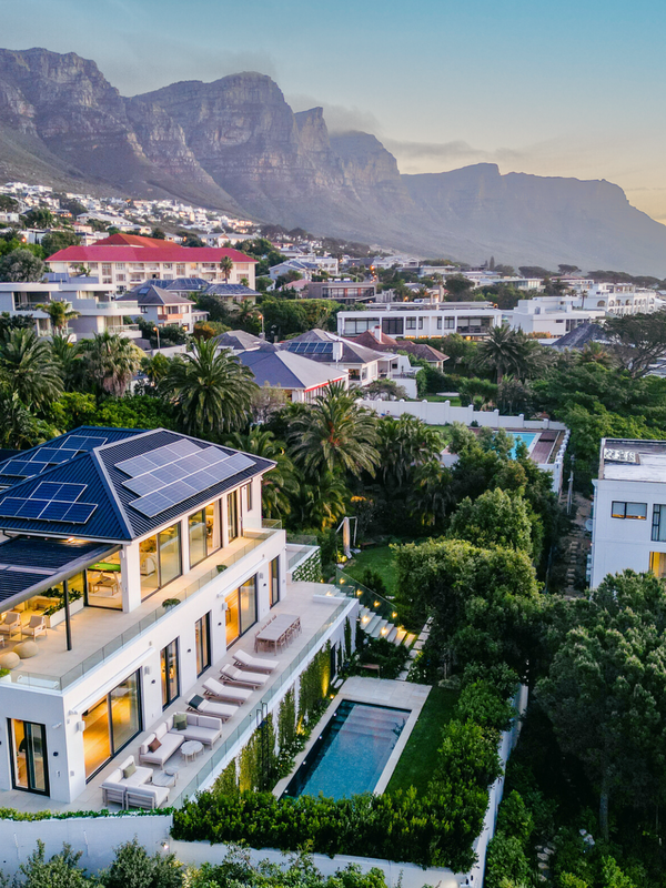 5 Bedroom House For Sale in Camps Bay