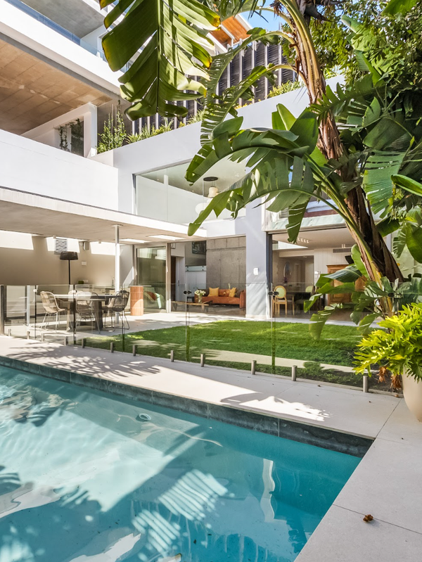 4-Bedroom Luxury Home in Fresnaye