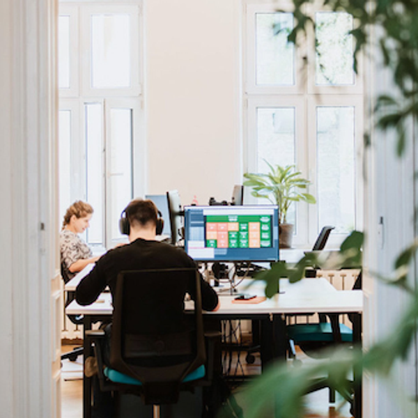 Navigating the Future of Work: Why Hybrid Work Models are the Path to Success