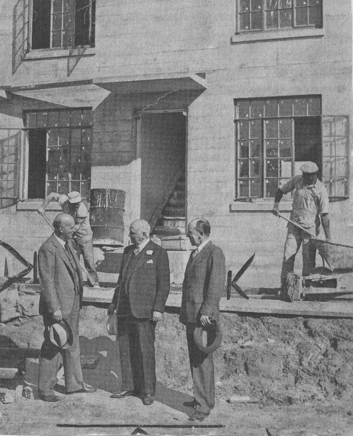 Ill. 4. Image from the construction process of Holly Courts, 1939-40. Photo: San Francisco History Center, San Francisco Public Library.