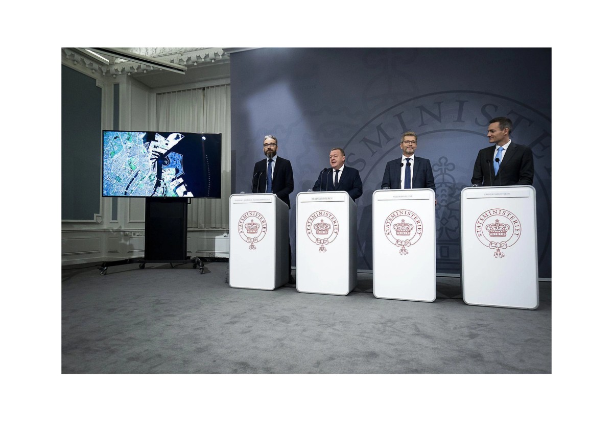 Ill. 1. Press conference 5 November 2018 with Prime Minister Lars Løkke (second left), Copenhagen’s Lord Mayor Frank Jensen (second right), as well as Minister of Transportation Ole Birk Olesen, (left) and Minister of Industry, Business and Financial Affairs Rasmus Jarlov (right). Photo: Jacob Aban Kjerumgaard.