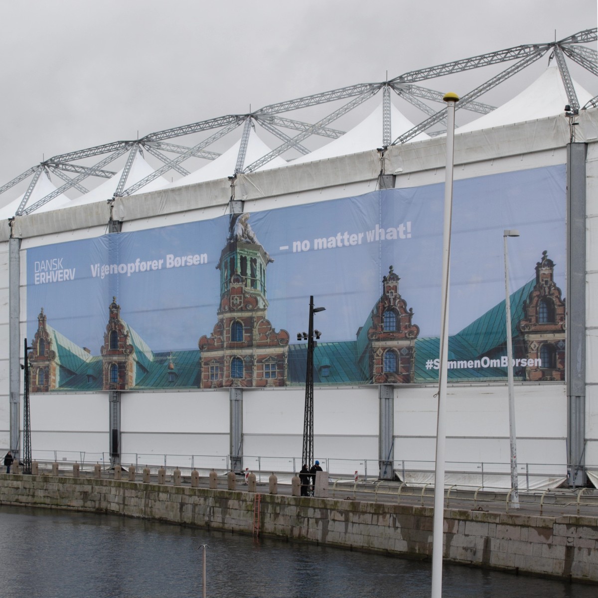 “Vi genopfører Børsen – no matter what!” This is how the Stock Exchange will look for many years to come. Photo by Author.