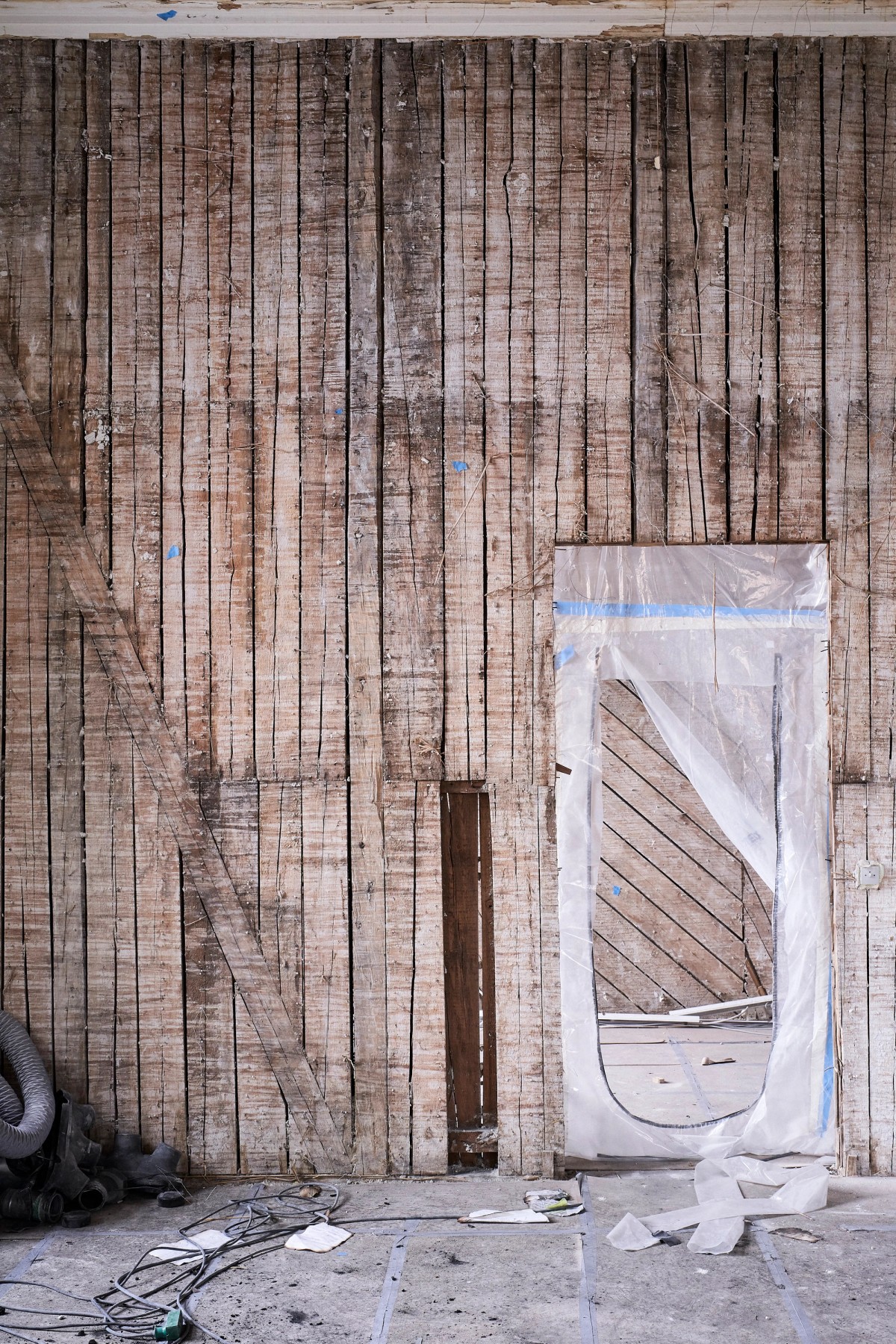Extinguish damaged interior, Børsen, 2024. Photo: Lars Rolfsted Mortensen.