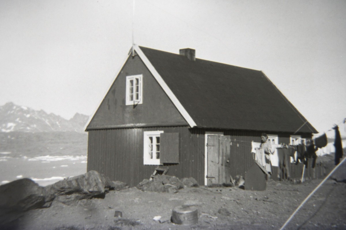 Ill. 16. Arqaluks eget hus, som han selv byggede i 1951.
