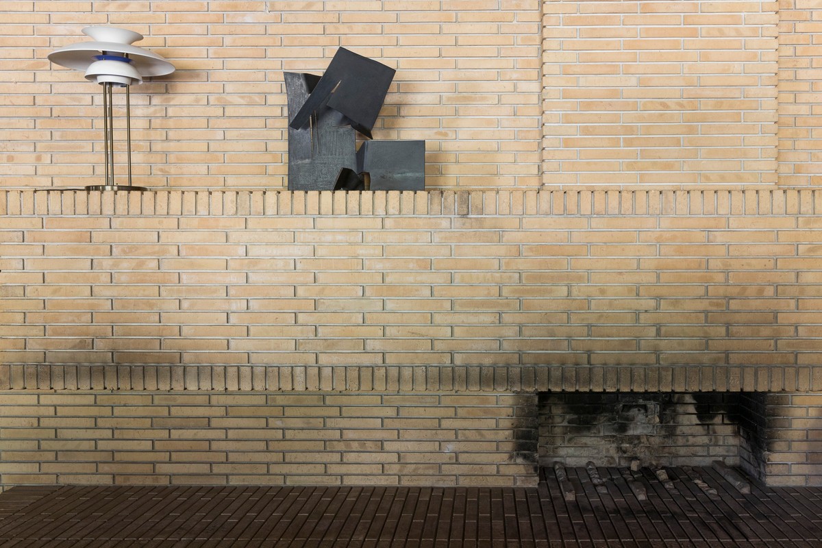 Ill. 9. The chimney in the common living room. Photo by Silvia Palmi, Panteon Magazine no. 4-5/Knowledge (Roma 2022).