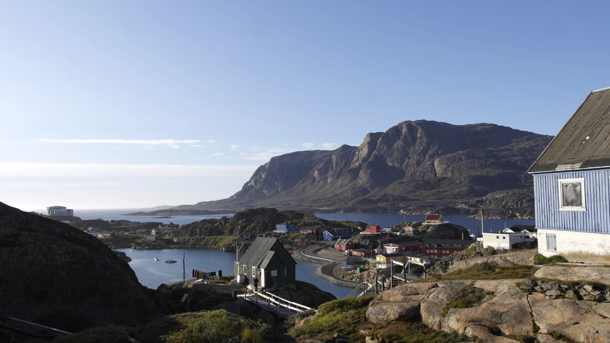 Ill. 6. Udsigt over Paraasuk bugten, havnen og Salinnguit i Sisimiut.