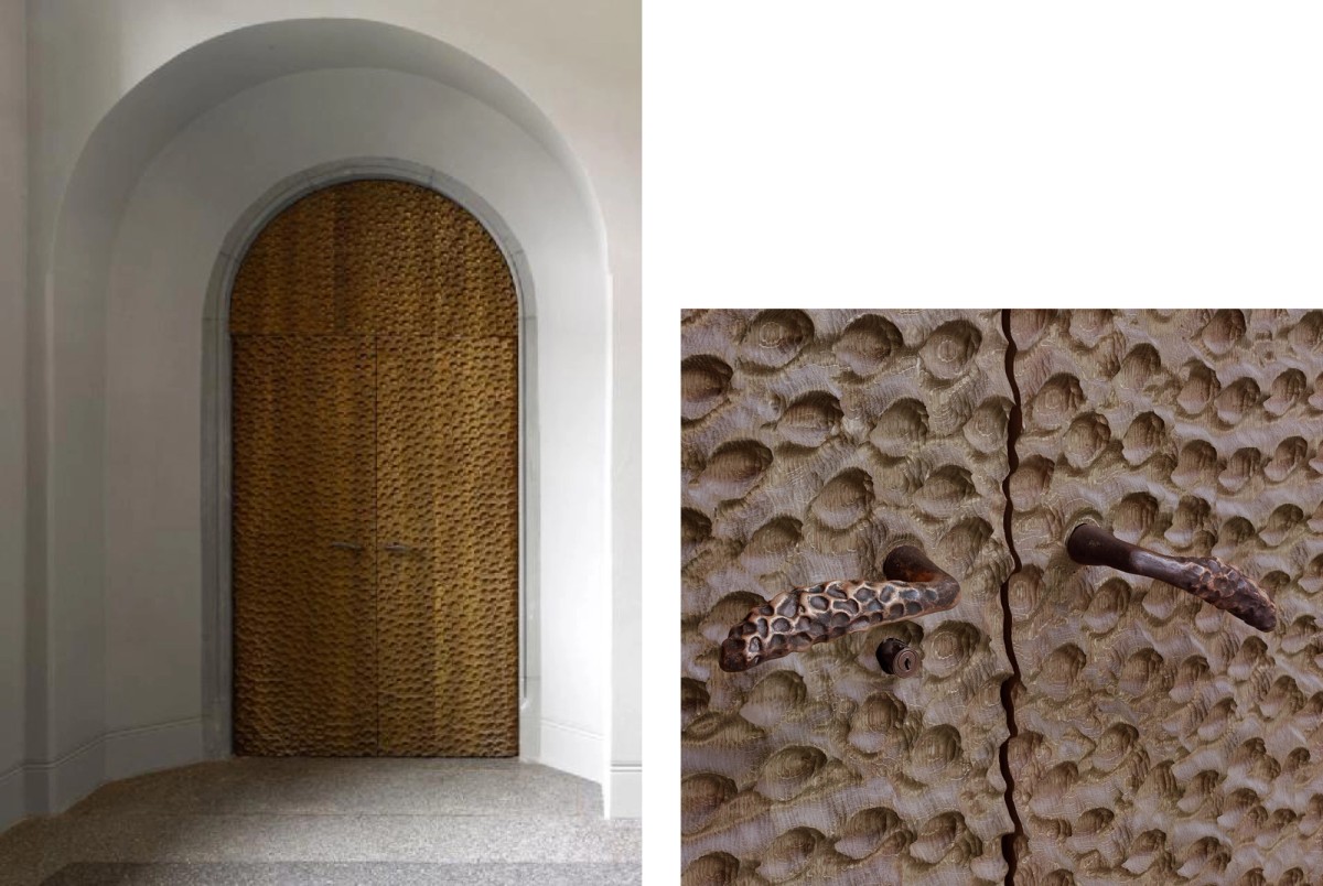Ill. 4. Christ und Gantenbein Landesmuseum 2002, Foto: Roman Keller

Ill. 5. Christ und Gantenbein Landesmuseum 2002, Foto: Roman Keller

Dørenes ornamenterede overflade udgøres af relief sprunget ud af en digital gentagelse af tidselblomster, som blev overført til en 3D-model og derefter transskriberet af en CNC-fræsemaskine. Den moderne bearbejdning af et naturligt materiale referer til det oprindelige museums håndværksmæssige tradition. Detaljeringen tilfører dermed et lag af værdi og historie til en teknisk nødvendighed, samtidig med at det giver nydelse til betragteren.