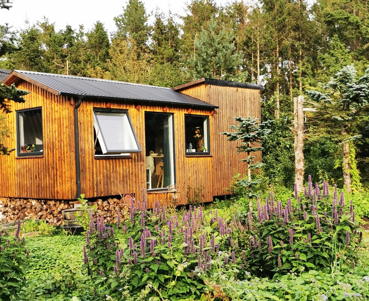 Ill. 2. En vigtig del af tiny house-bevægelsen er, at huset kan flyttes. Det giver mulighed for, at man kan blive boende i sit hjem, men flytte lokation, når man ønsker det. Foto: Peter Cox, venligst udlånt.