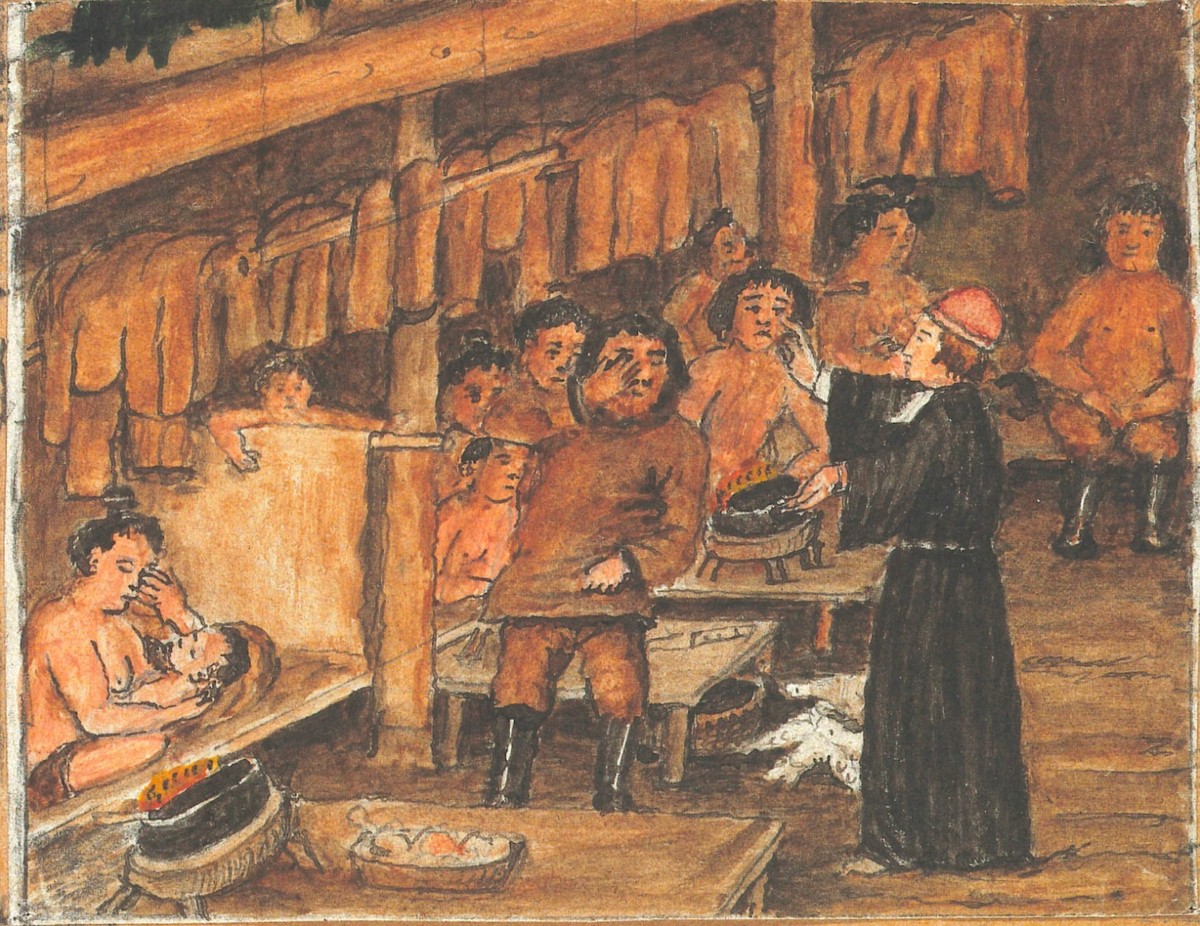 Ill. 2. Inde i et fælleshus fra 1700-tallet, komplet med skindforhæng, der adskiller familieafsnittene (bemærk hvordan et lille barn nysgerrigt kigger over et forhæng, hvor en mor ser ud til at amme sit barn), mens to fedtstenslamper brænder løs. Illustration: Aron fra Kangeq, tilhører Nunatta Katersugaasivia Allagaateqarfialu / Grønlands Nationalmuseum og Arkiv.