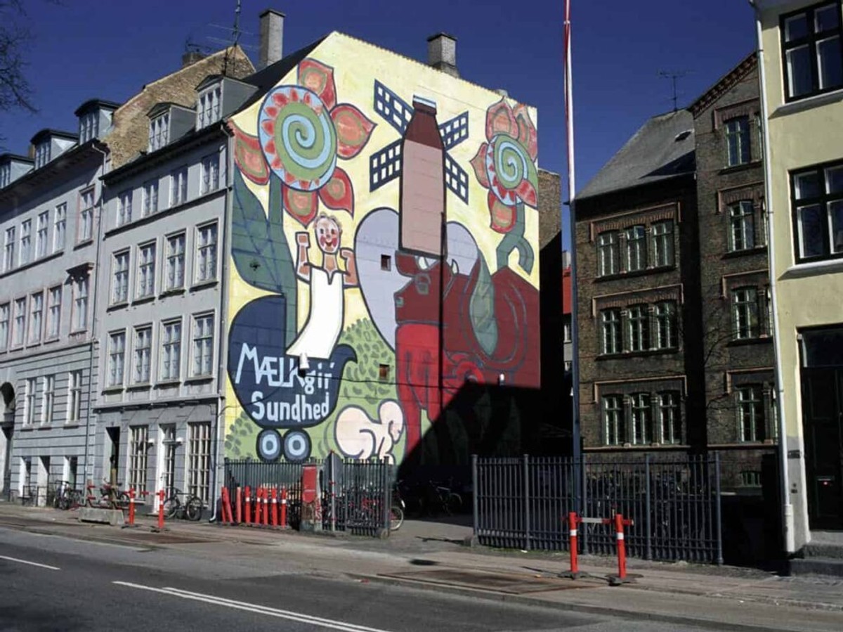 Ill. 9. Henry Heerup, Mælkegavl, gavlmaleri på Sølvgade i København, 1953. Mottlau Michael, Ritzau
