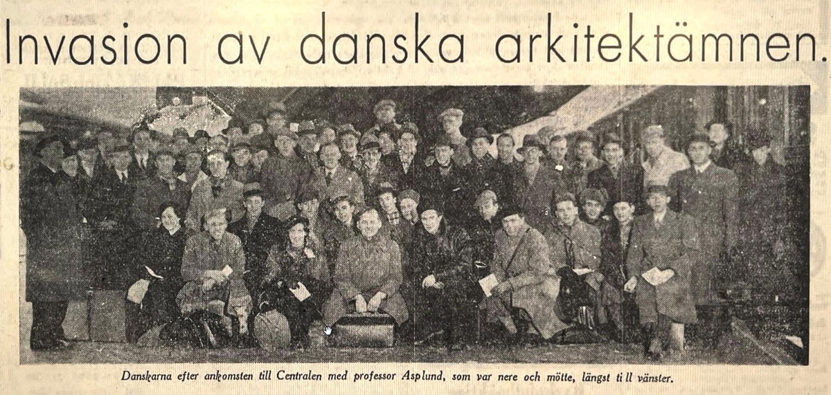 Ill. 3. The forty-three Danish students’ arrival at the Stockholm Central Station, where Erik Gunnar Asplund welcome them – far left in the photo. The two women listed in the study trip records are also visible on the left, in the front row. Svenska Dagbladet, 28 January 1935. Kungliga Biblioteket, Svenska Tidningar, Stockholm.