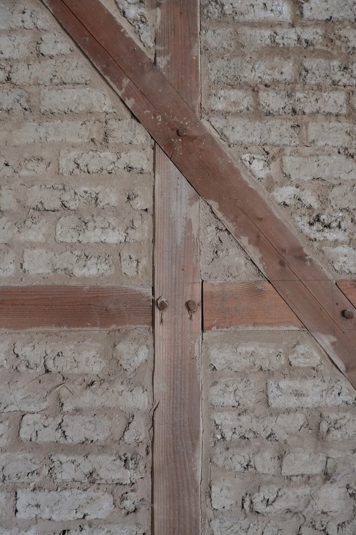 Ill.4: Sundried earth bricks used in modern restoration of Folehavegård. Photo by Filip Ivarsson.