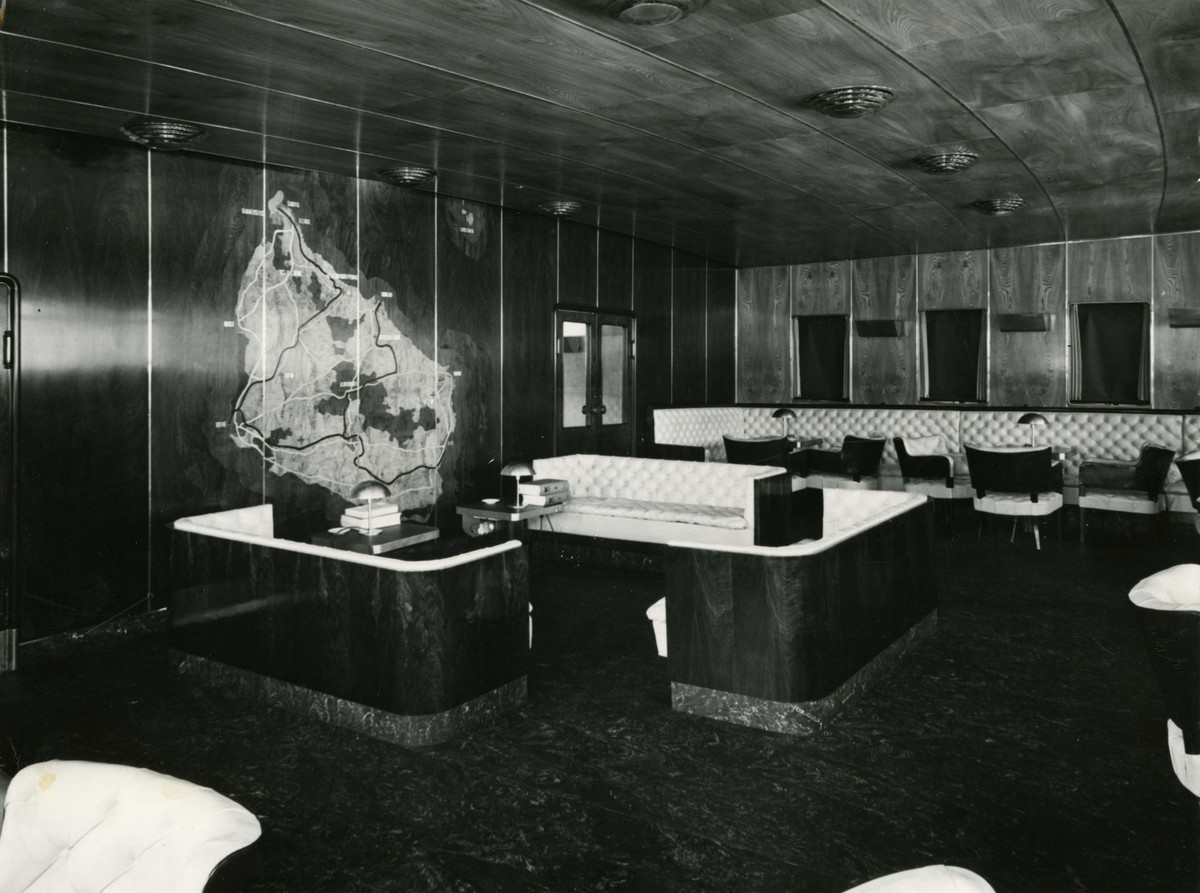 Ill. 1. Hammershus, 1935. Cabin class smoking saloon. Bruce Peter Collection.