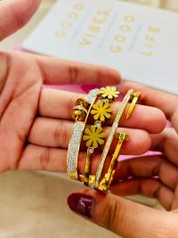 Anti Tarnish Flower Bracelet view 3