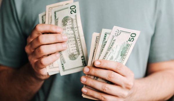 EB-1 Extraordinary Ability Visa: Qualifications, Evidence, and Application Guide