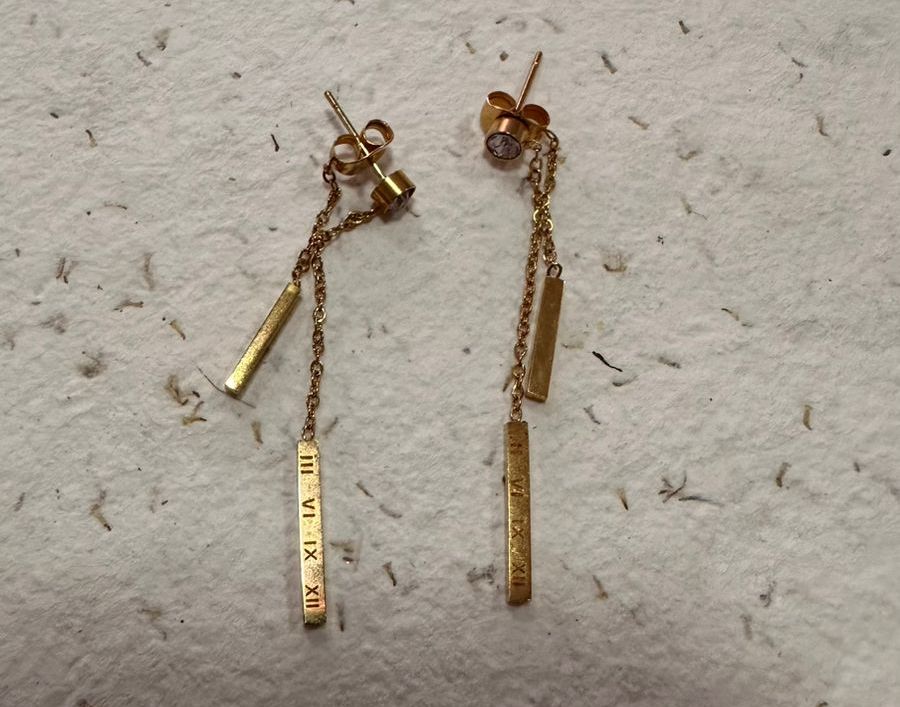 Aro acero enchapado con barritas y circon - Código K136