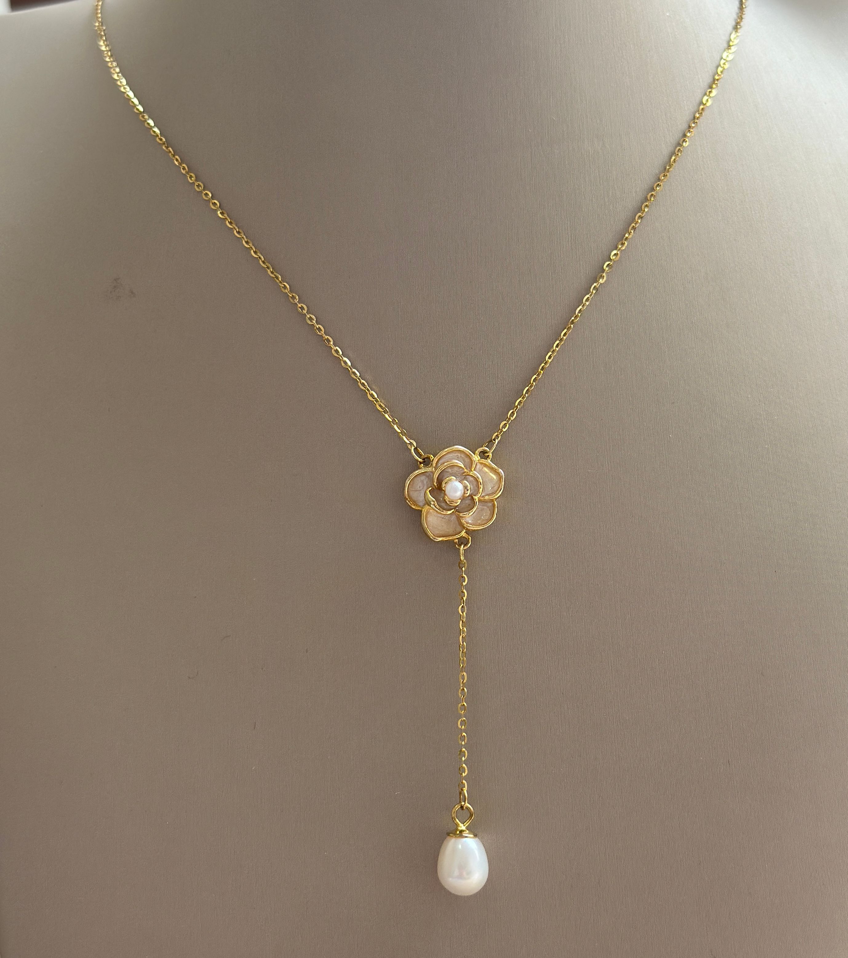 Cadena de plata 925 O.A. con dije flor y perla  - Código K537