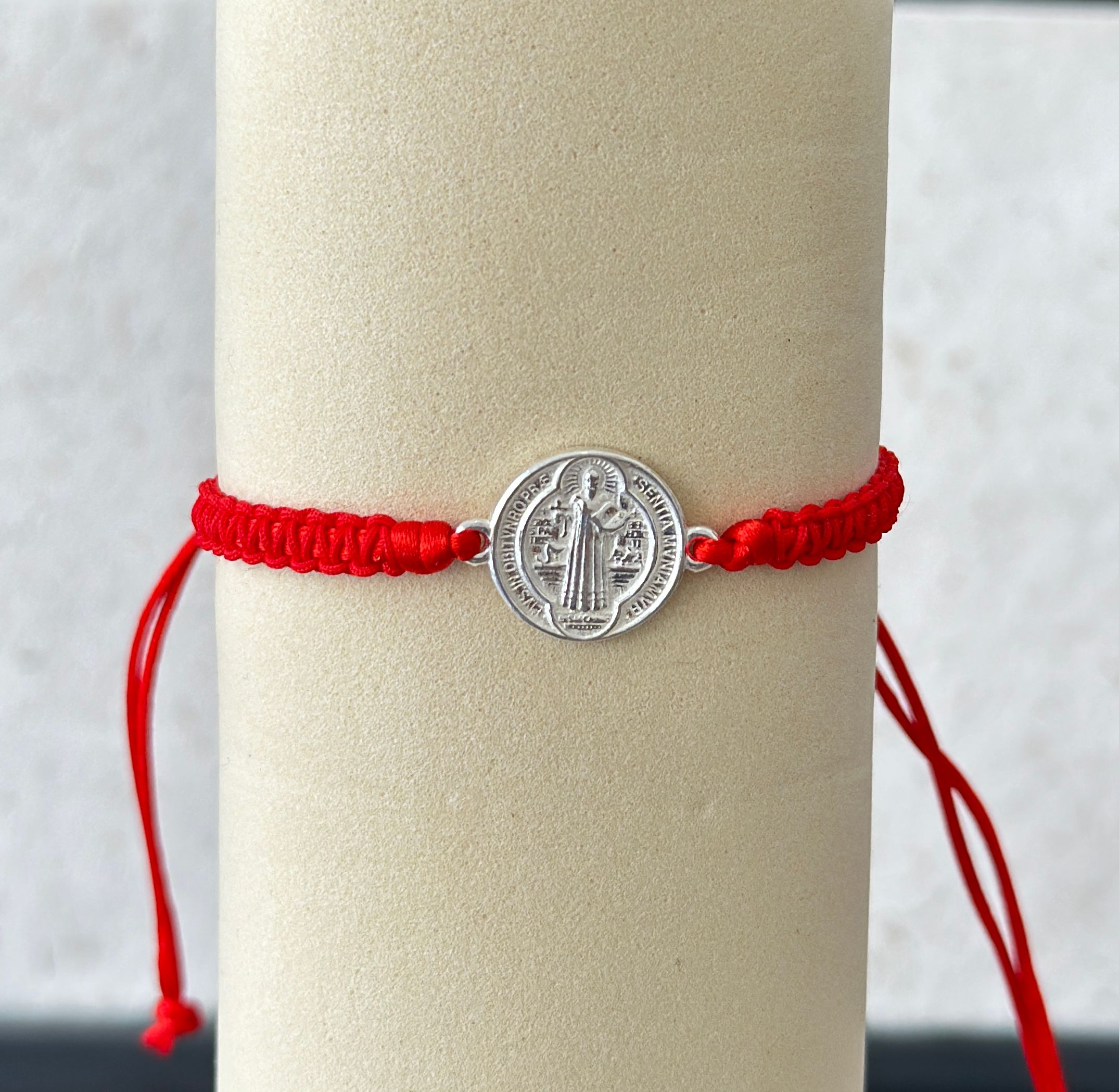 Pulsera hilo san benito de plata 925 - Código K448