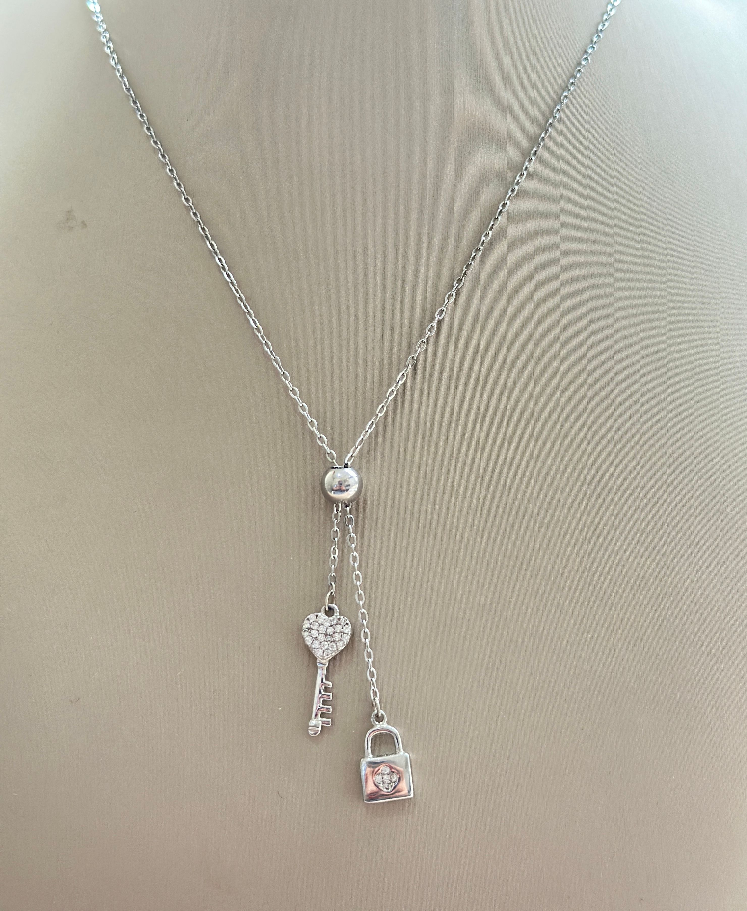 Cadena de plata 925 con dijes de llave y candado rodinado  - Código K642