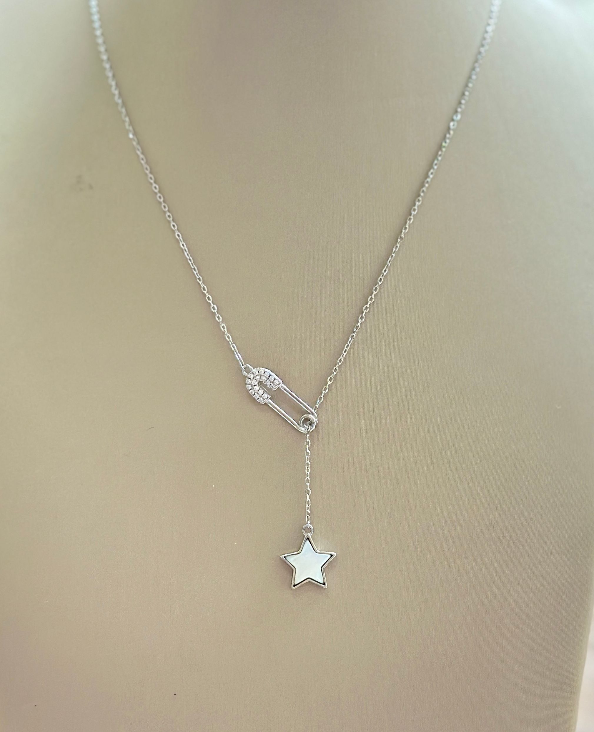 Cadena de plata 925 con dijes prendedor y estrella de nacar   - Código K525