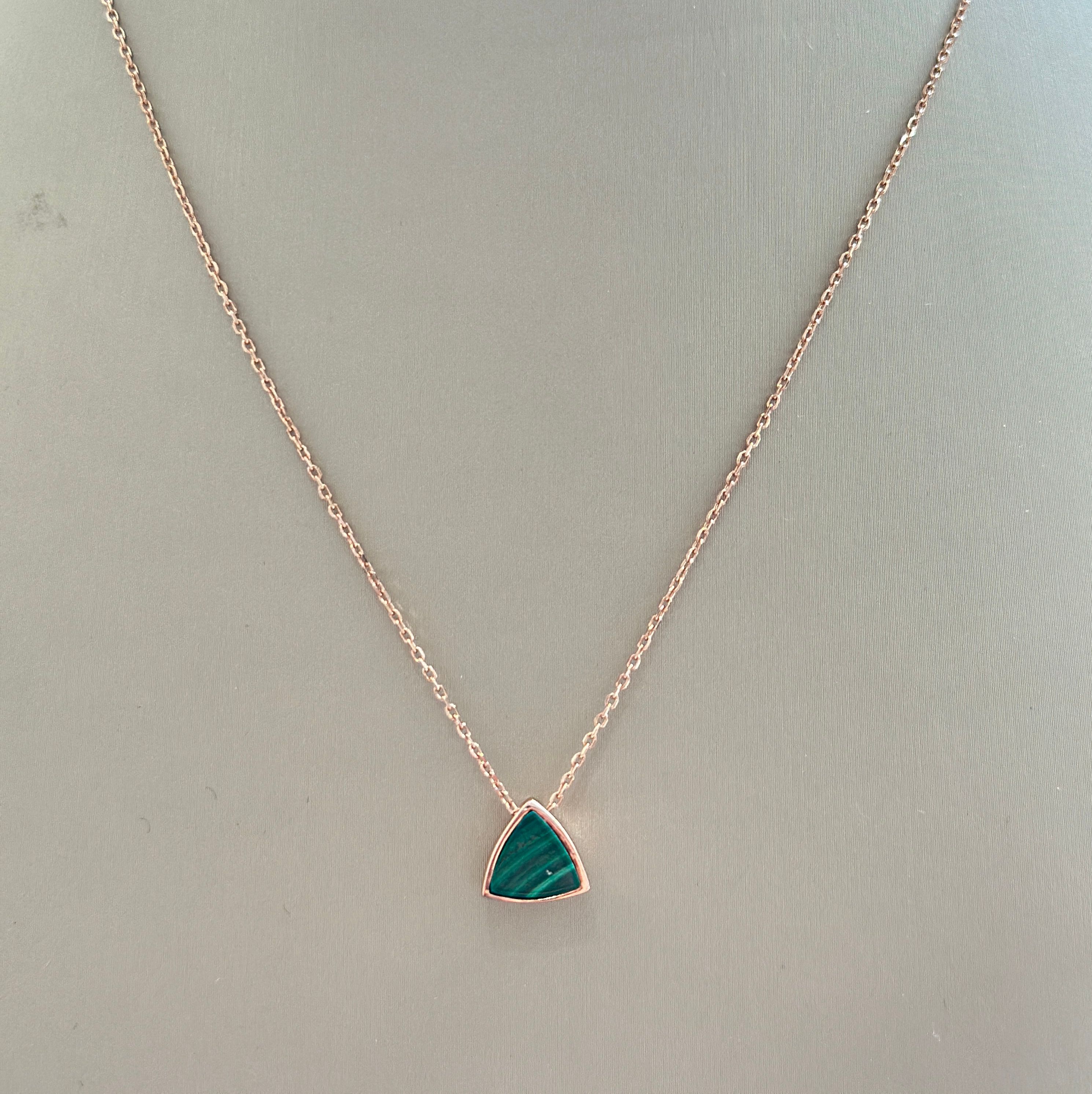 Cadena de plata 925 con dije triangulo doble faz verde con circon  - Código K541