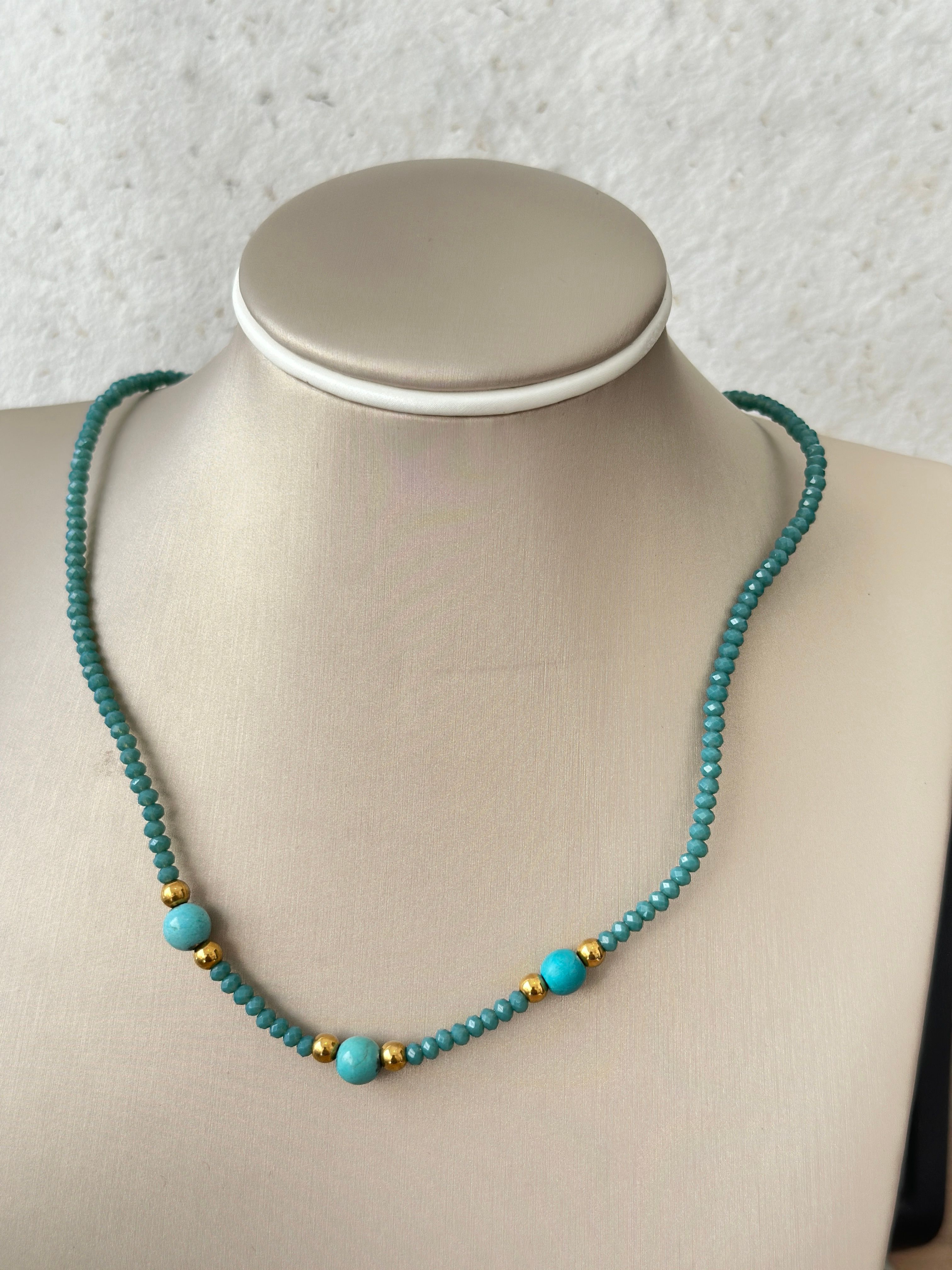 Cadena cristales verde y acero enchapado  - Código K668