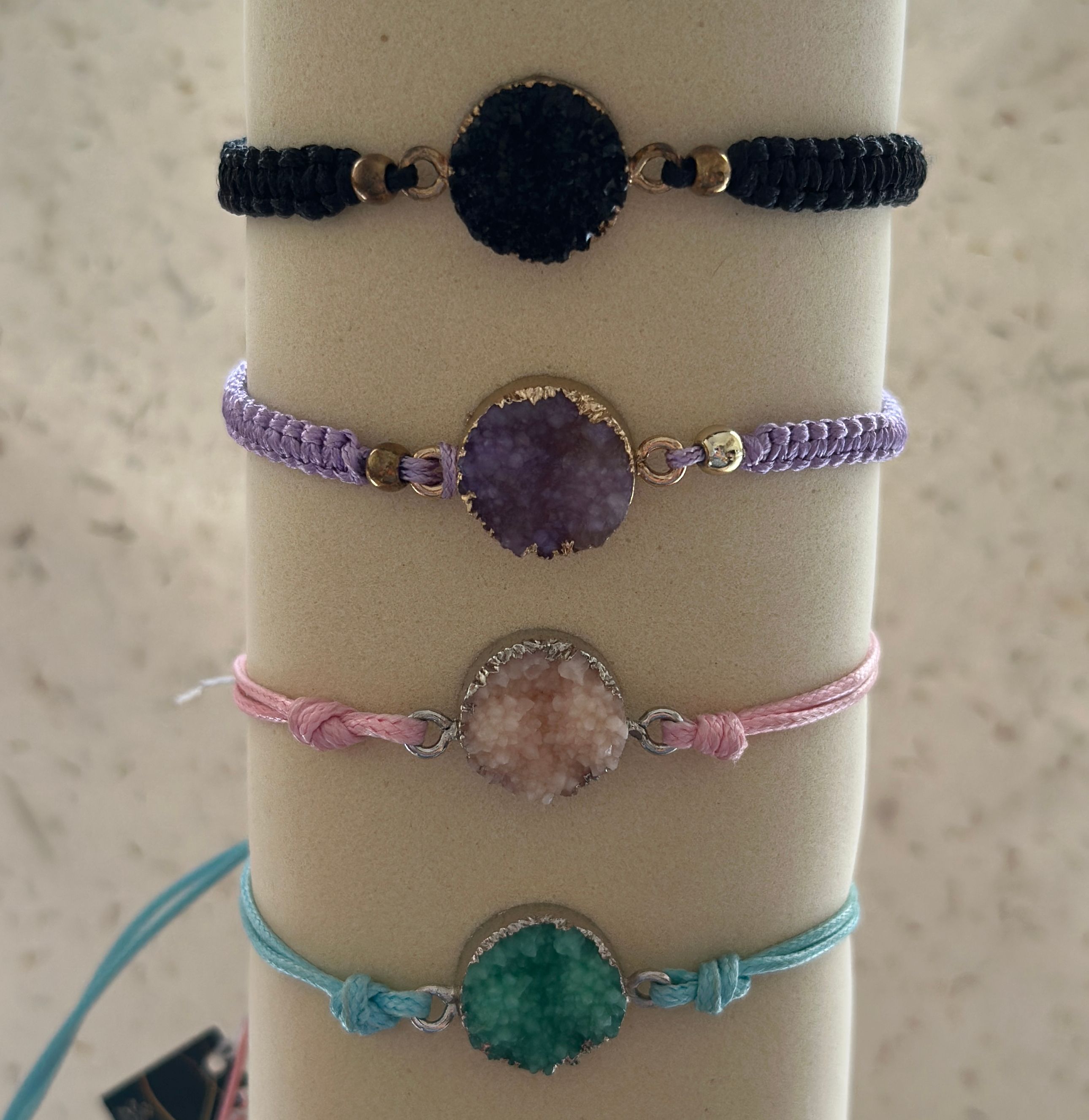 Pulsera hilo de colores con piedras - Código K644