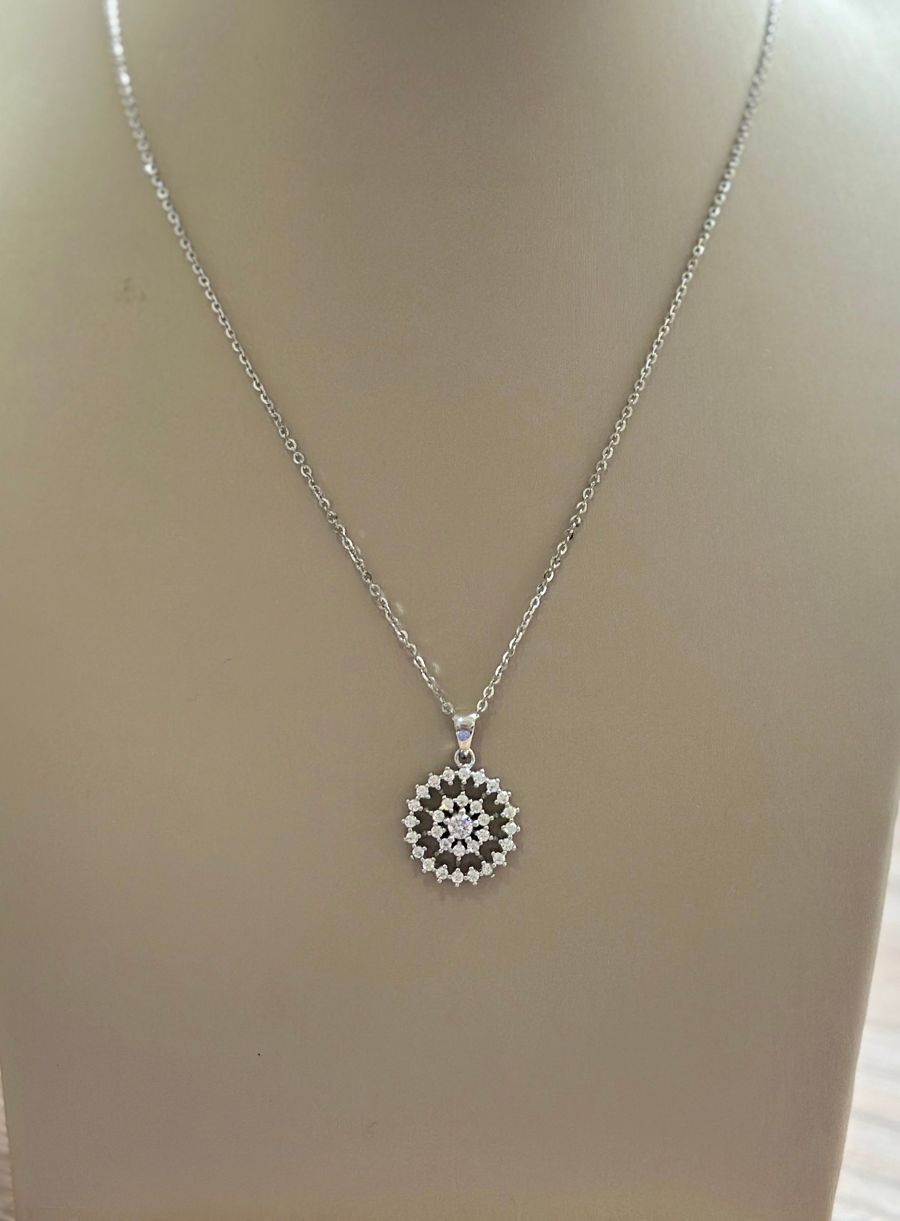 Cadena de plata 925 con medalla con circones - Código K549