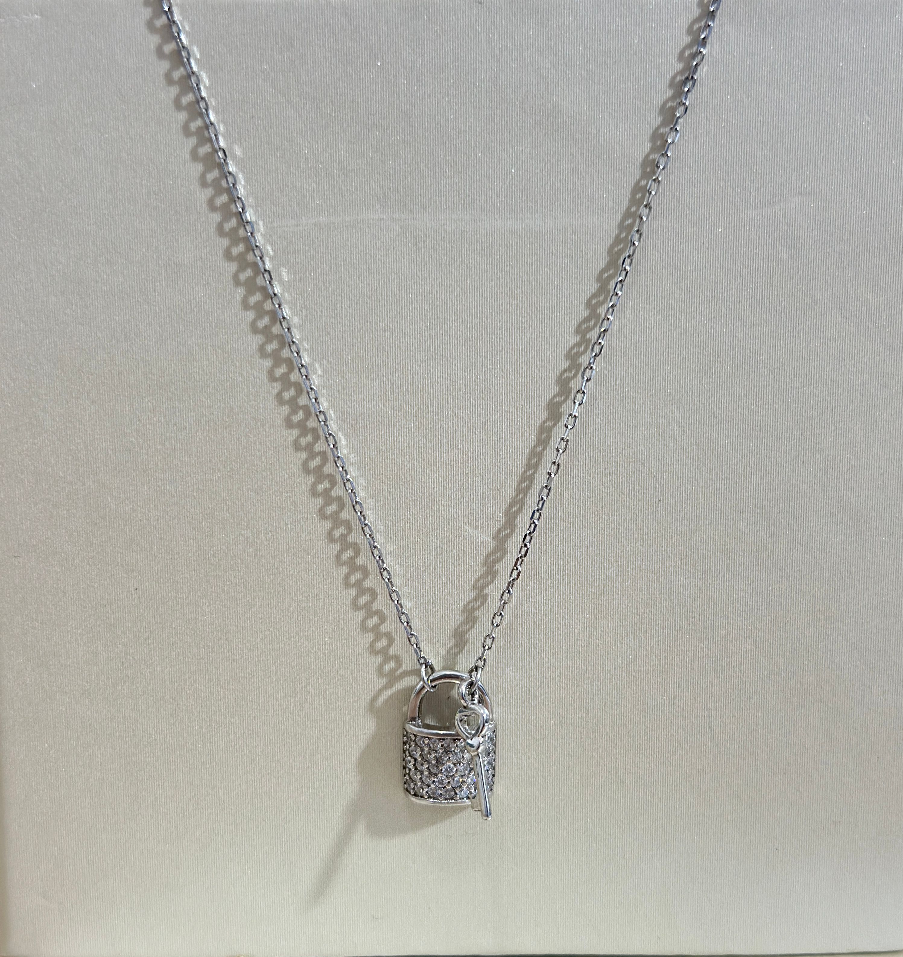 Cadena de plata 925 con candado y llave  - Código K590