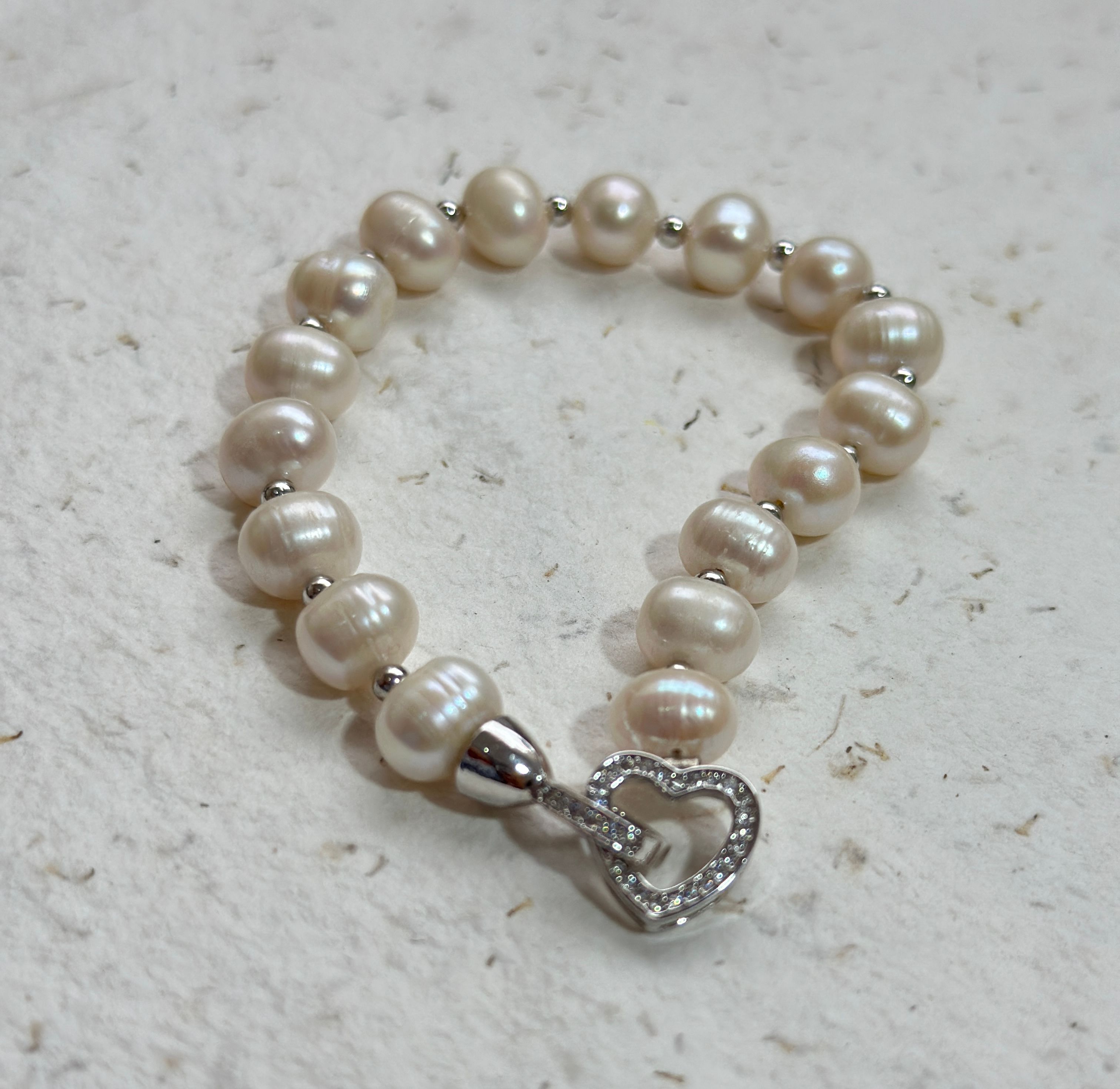 Pulsera de perla con dije corazón de plata 925 - Código K686