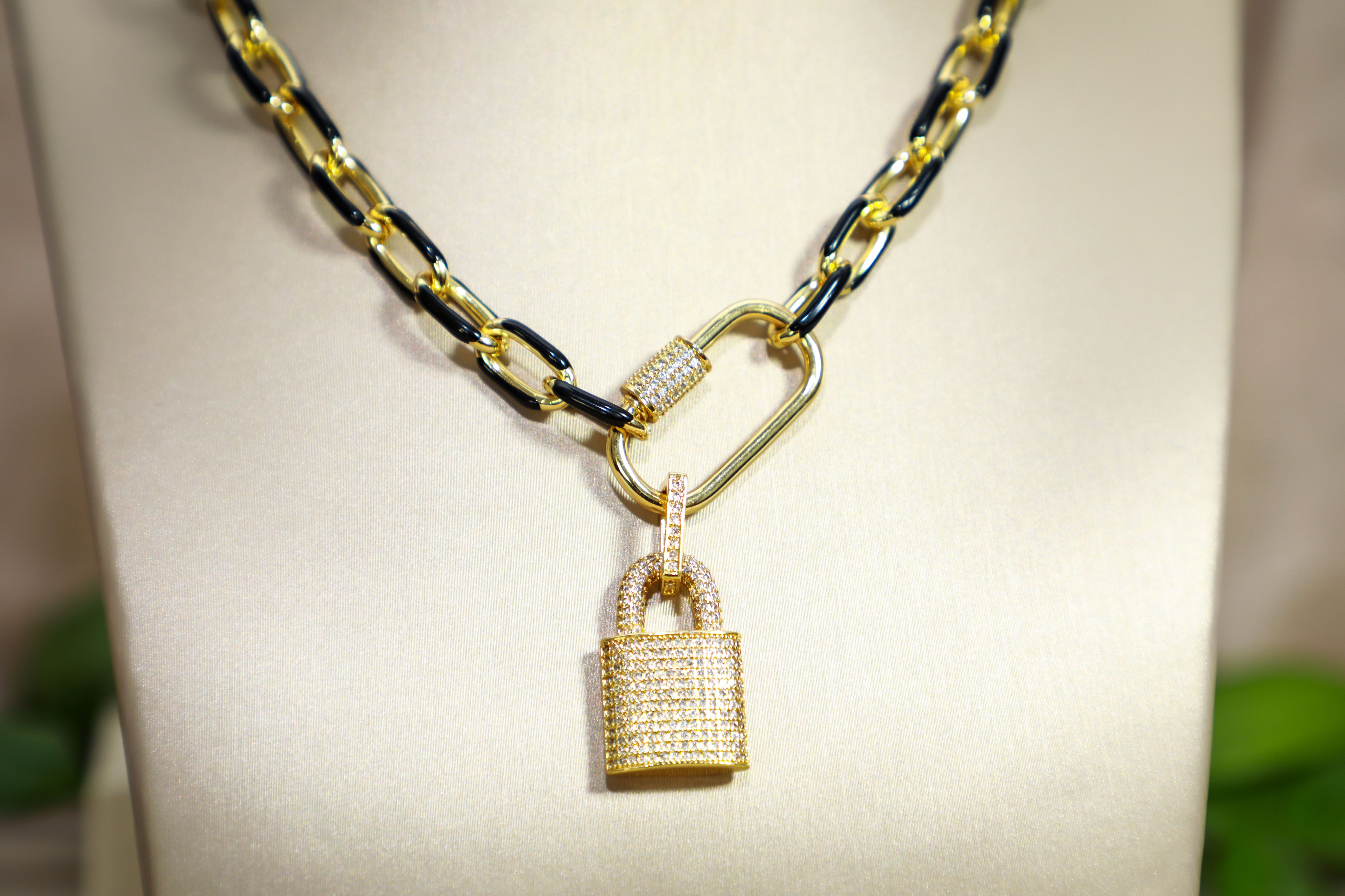 Cadena de acero enchapado en oro con dije - Código K354