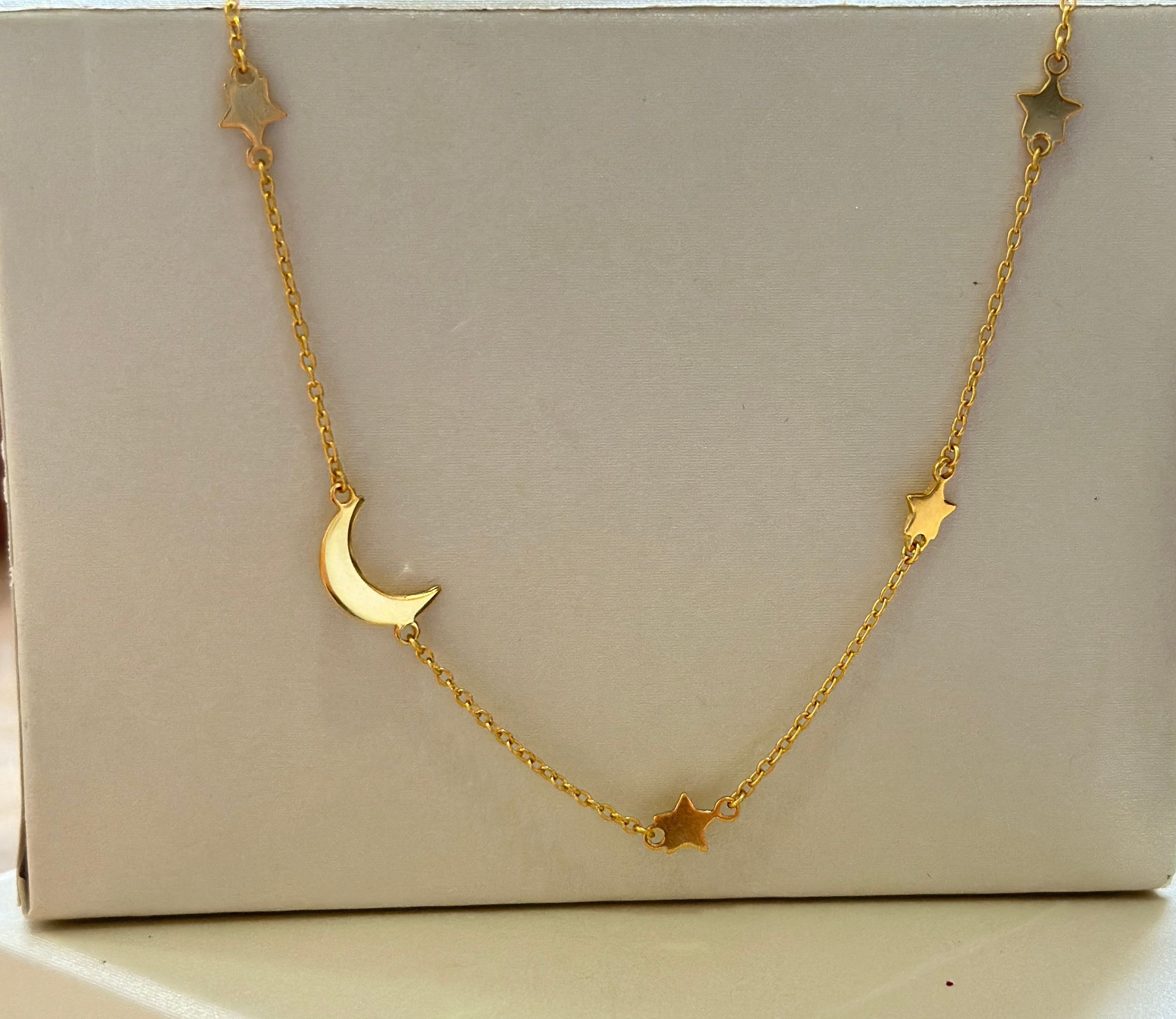 Cadena de plata 925 enchapada en O.A. con dijes de estrella y luna - Código K671