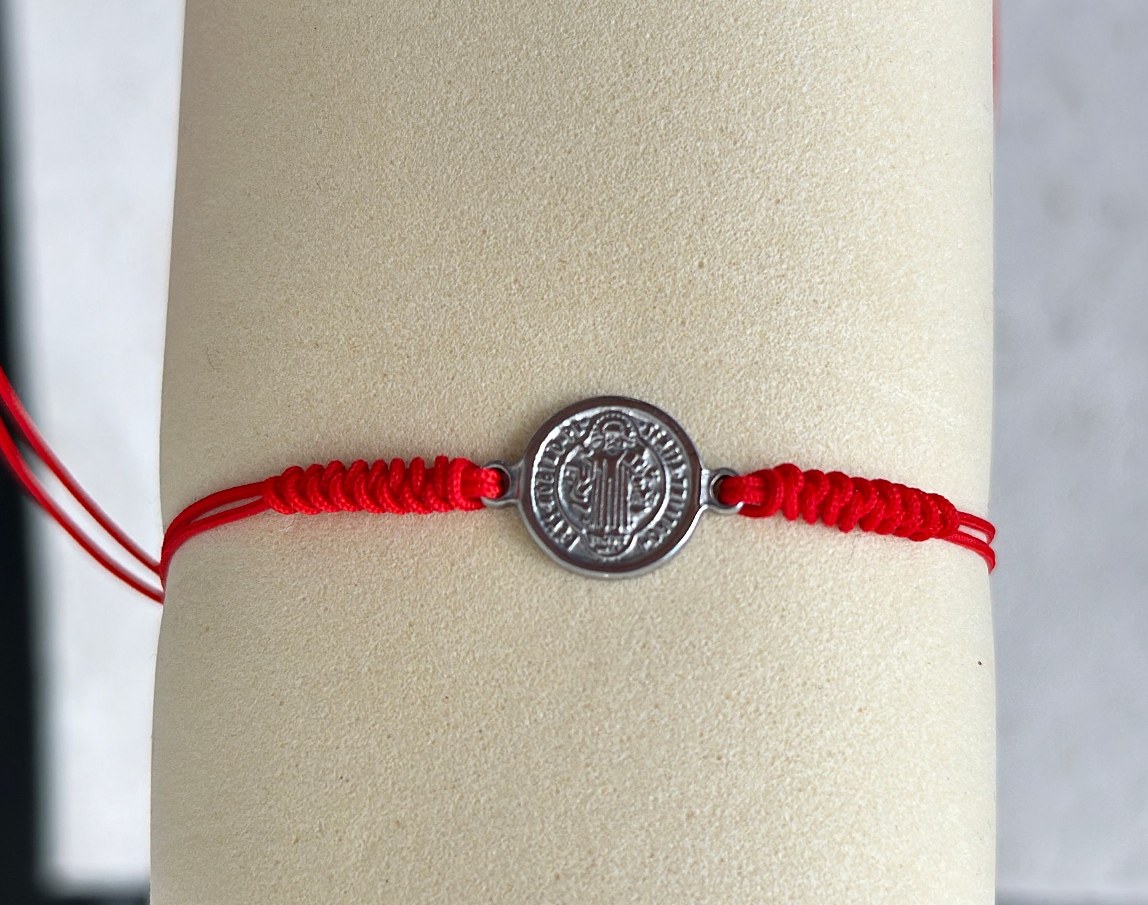 Pulsera hilo san benito de acero  - Código K612